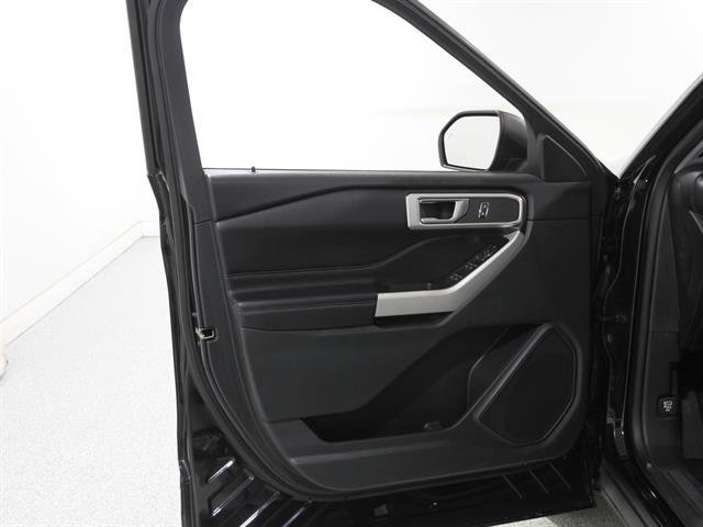 Certified 2021 Ford Explorer XLT w/ Equipment Group 202A image 6