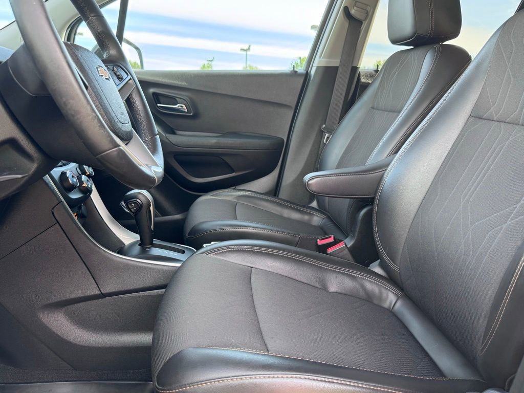 Used 2018 Chevrolet Trax LT w/ Redline Edition AWD/4WD image 15