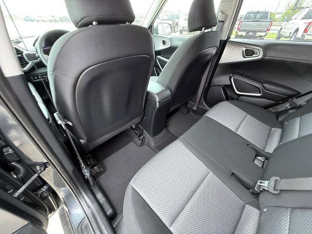 Used 2025 Kia Soul LX w/ LX Technology Package FWD image 26