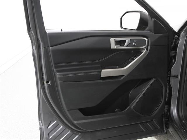Certified 2022 Ford Explorer XLT w/ Equipment Group 202A image 6