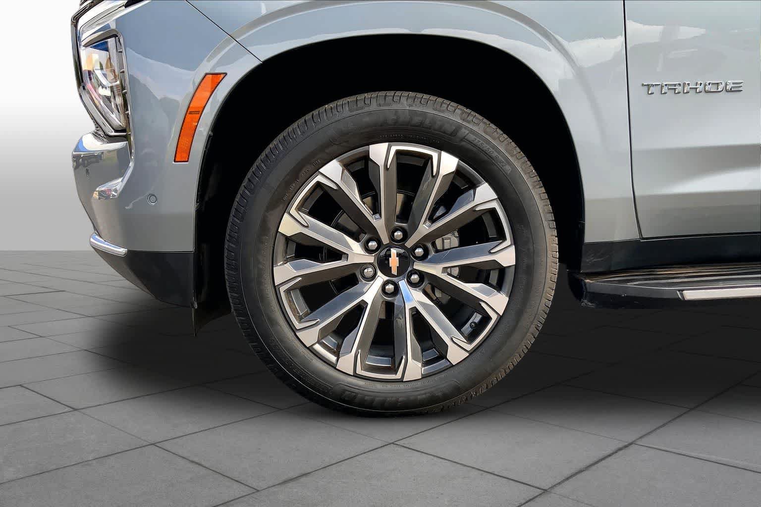 Used 2025 Chevrolet Tahoe High Country AWD/4WD image 20