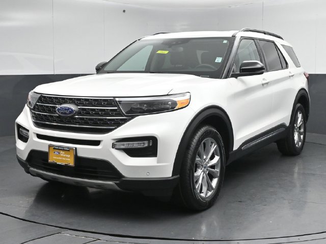 Certified 2024 Ford Explorer XLT w/ Equipment Group 202A AWD/4WD image 3