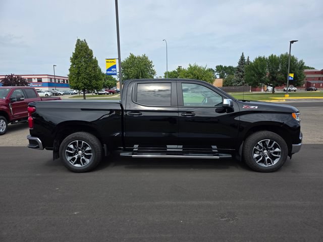 Used 2024 Chevrolet Silverado 1500 LT AWD/4WD image 9