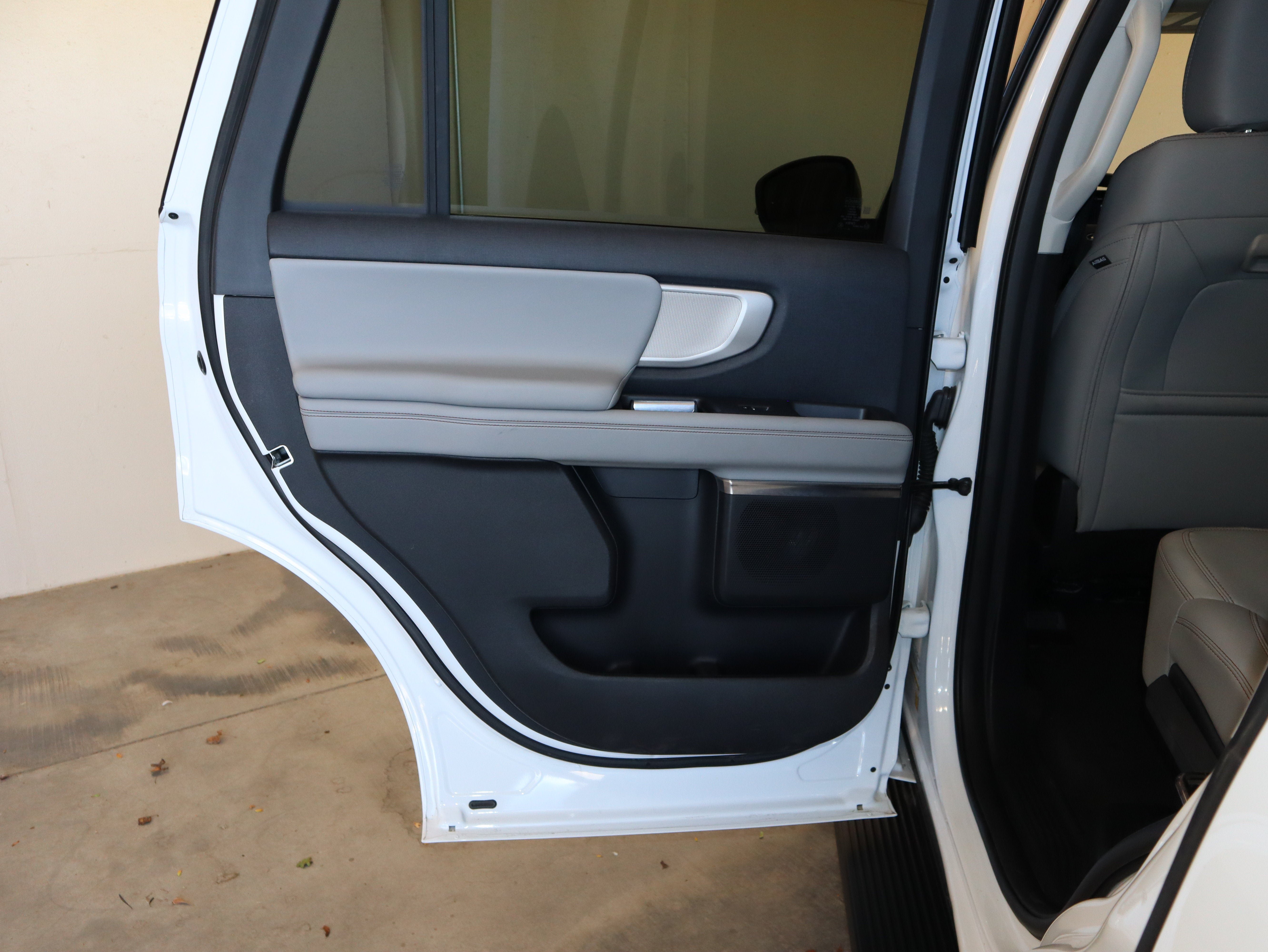 Certified 2025 Ford Expedition Active AWD/4WD image 41