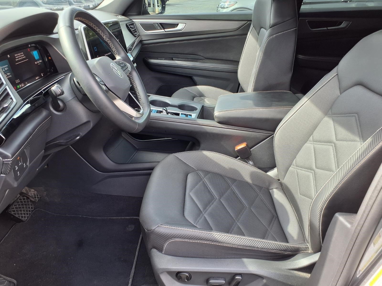 Used 2024 Volkswagen Atlas Cross Sport SE FWD image 14