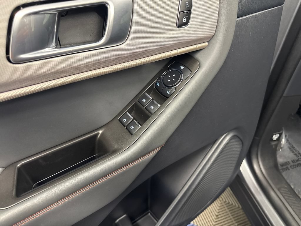Certified 2025 Ford Explorer Active AWD/4WD image 12