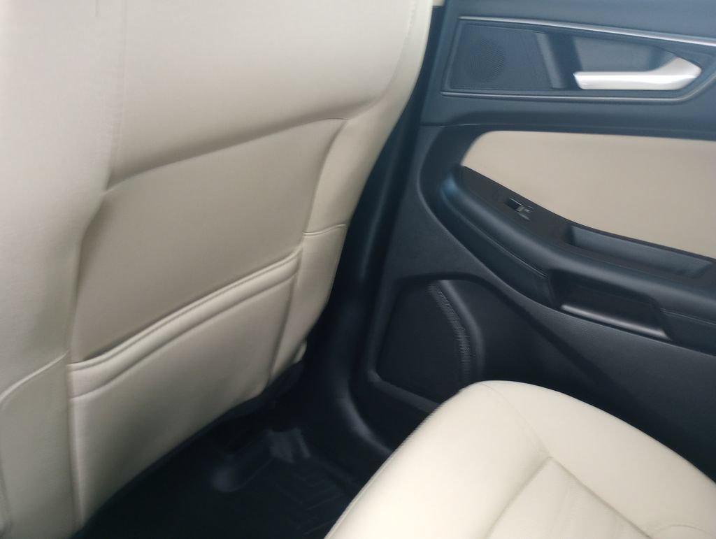 Certified 2018 Ford Edge SE FWD image 19
