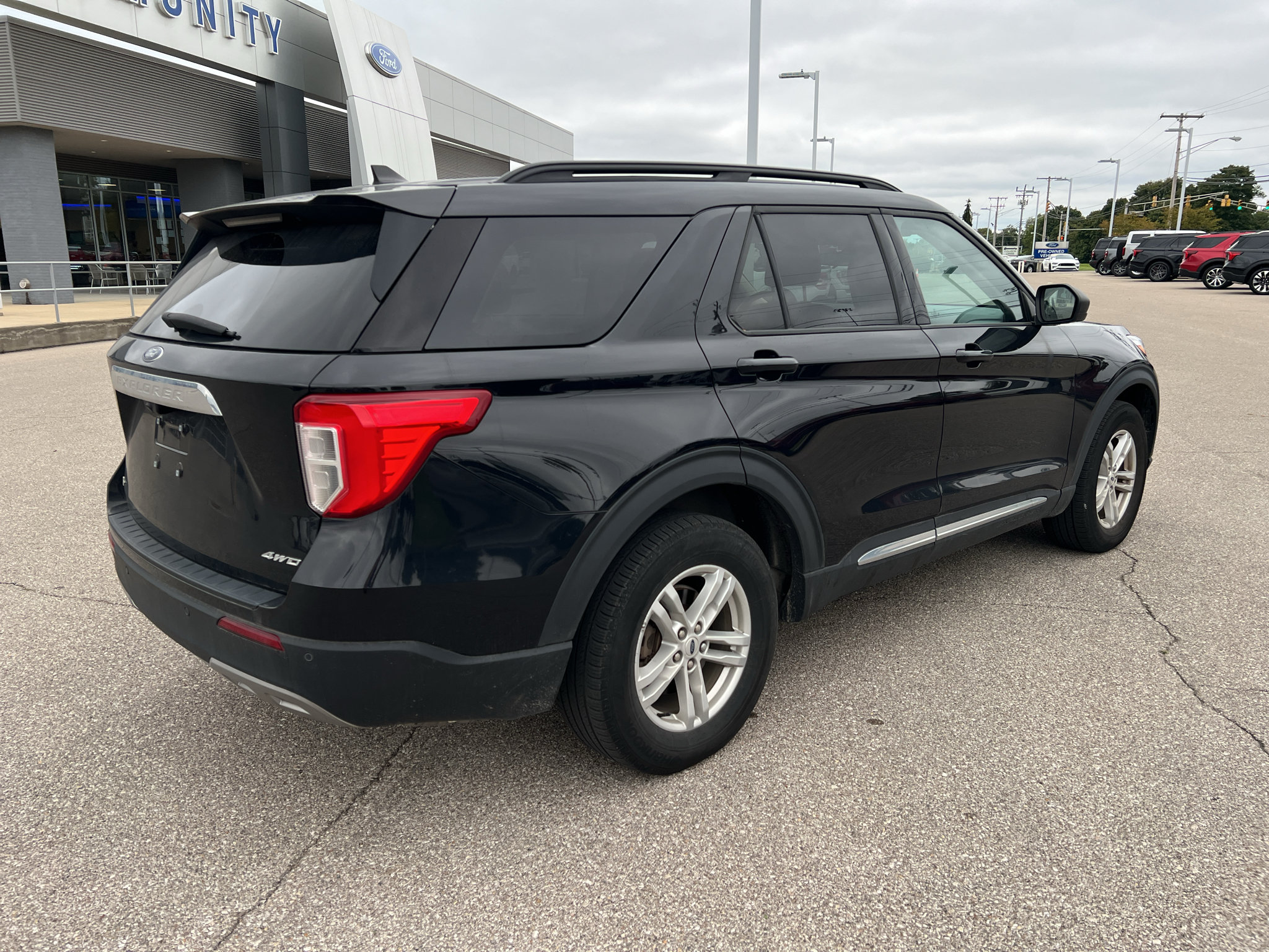 Certified 2023 Ford Explorer XLT w/ Equipment Group 202A AWD/4WD image 7