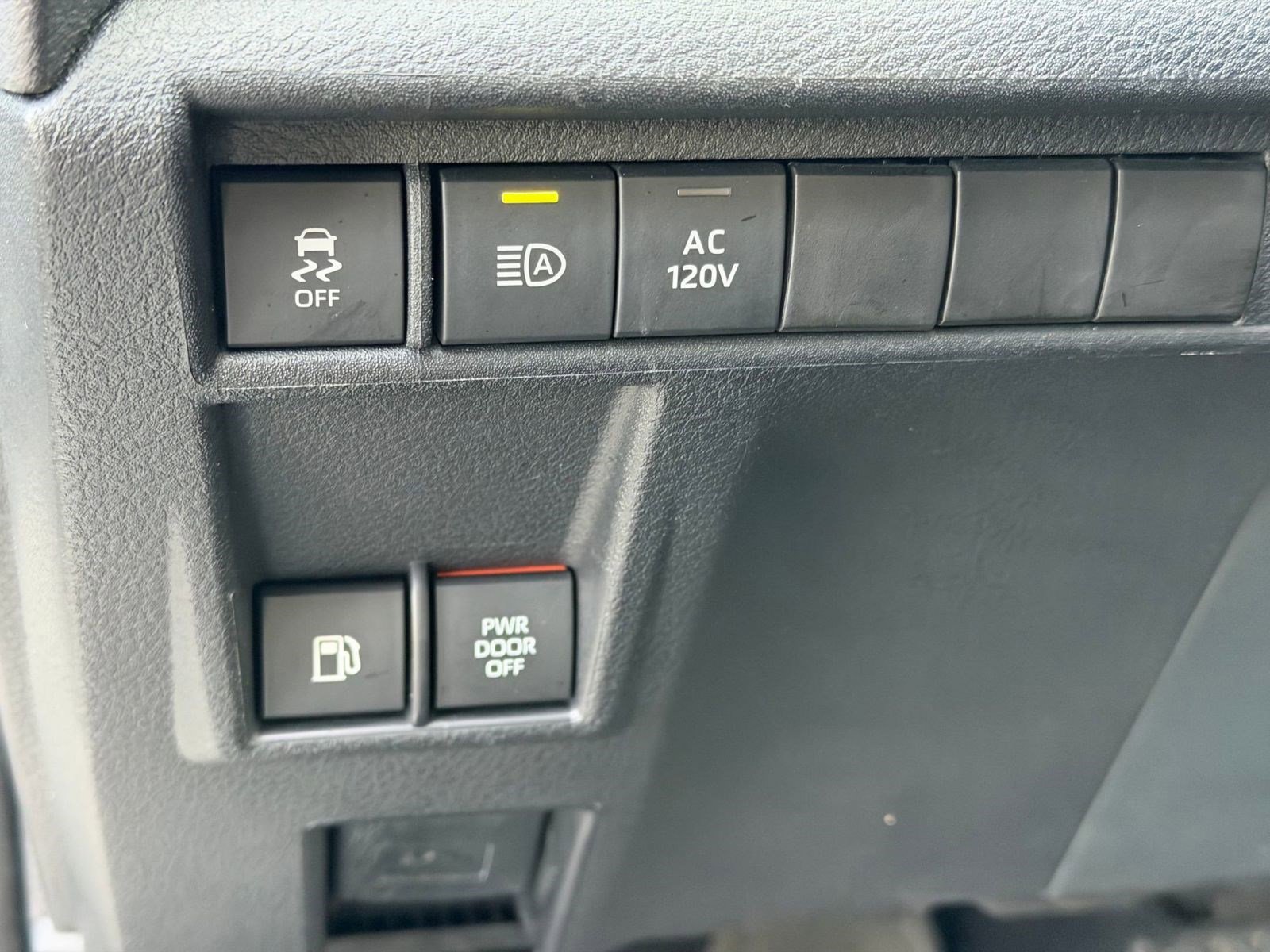 Used 2021 Toyota Sienna XSE w/ XSE Plus Package image 16