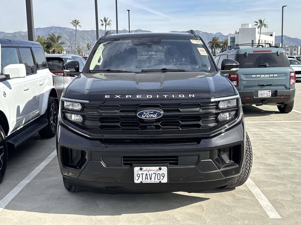 Certified 2025 Ford Expedition Active image 10