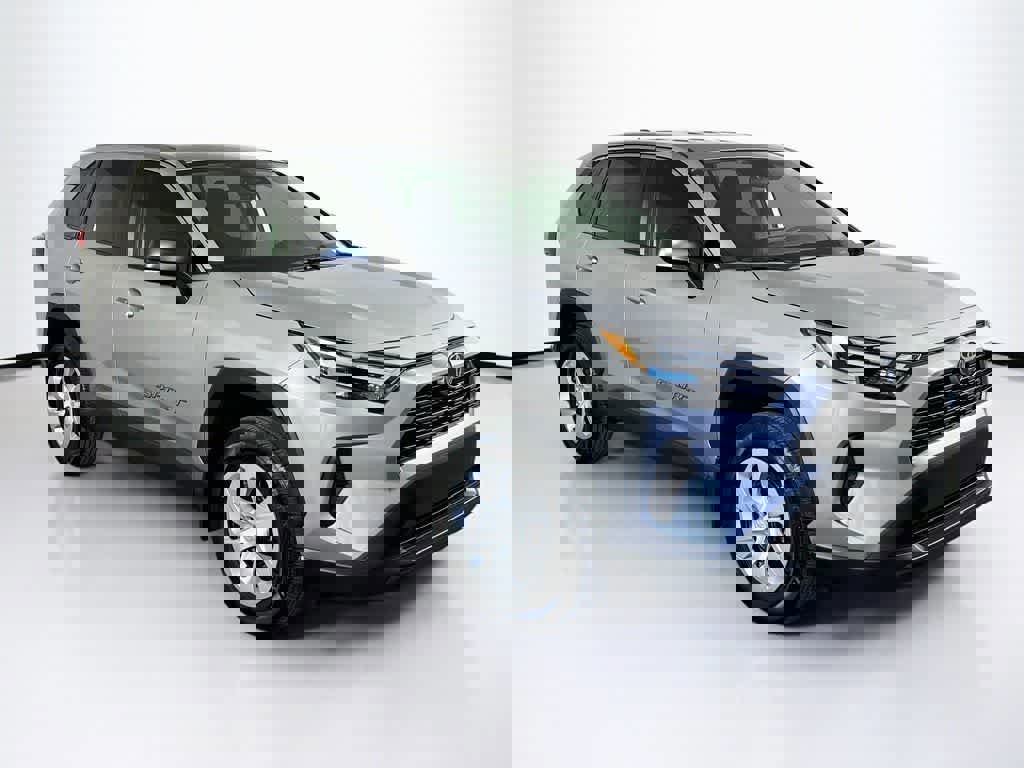 Used 2025 Toyota RAV4 LE FWD image 7