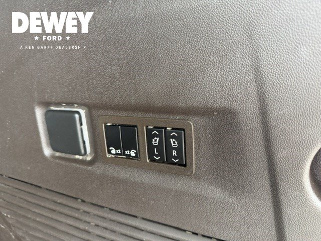 Used 2022 Chevrolet Suburban Z71 w/ Off-Road Capability Package AWD/4WD image 33