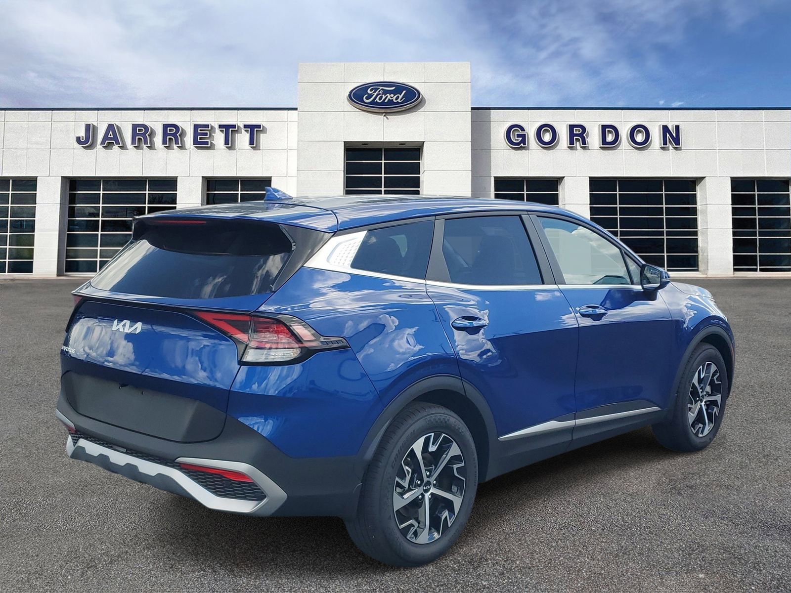 Used 2025 Kia Sportage EX FWD image 4