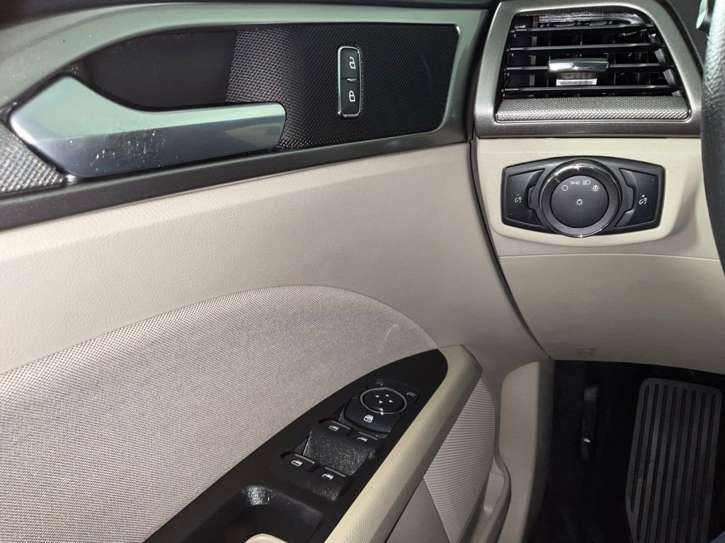Certified 2019 Ford Fusion SE FWD image 20