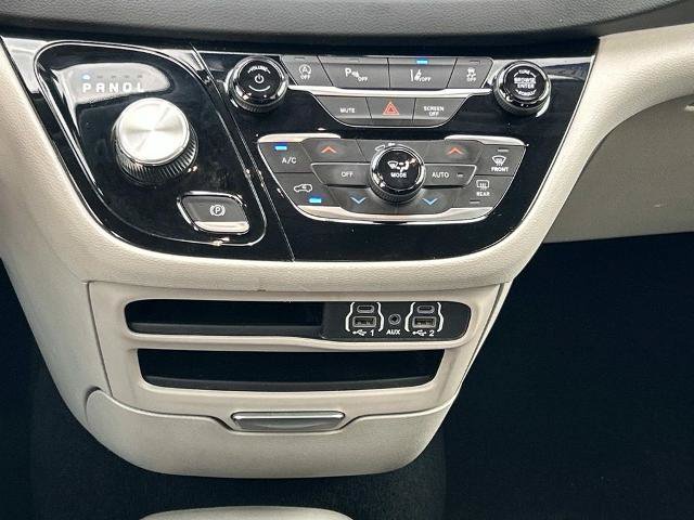 Used 2023 Chrysler Pacifica Touring-L FWD image 16