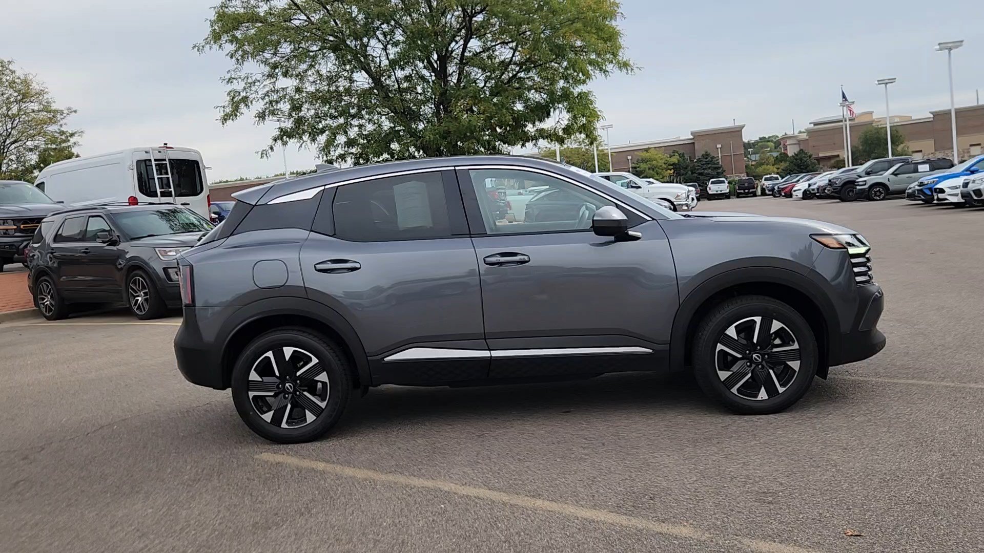 Used 2025 Nissan Kicks SV AWD/4WD image 12