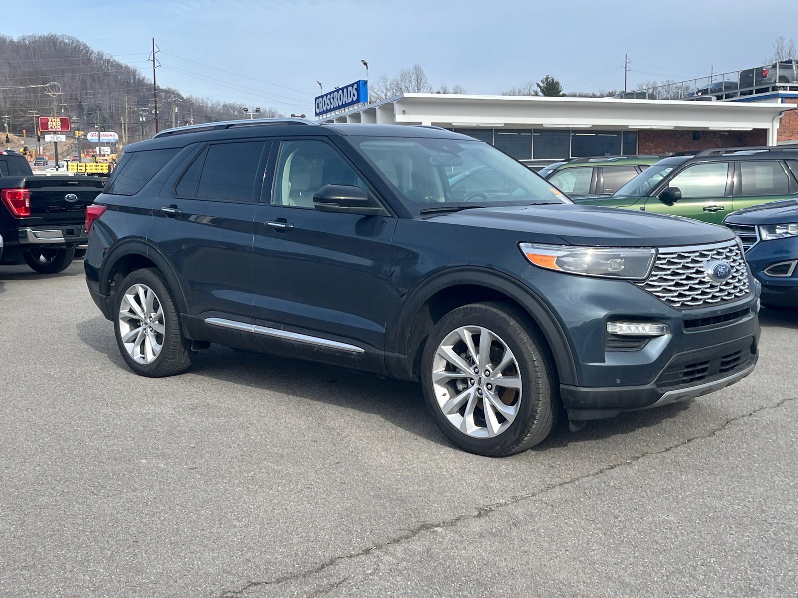 Certified 2023 Ford Explorer Platinum w/ Premium Technology Package