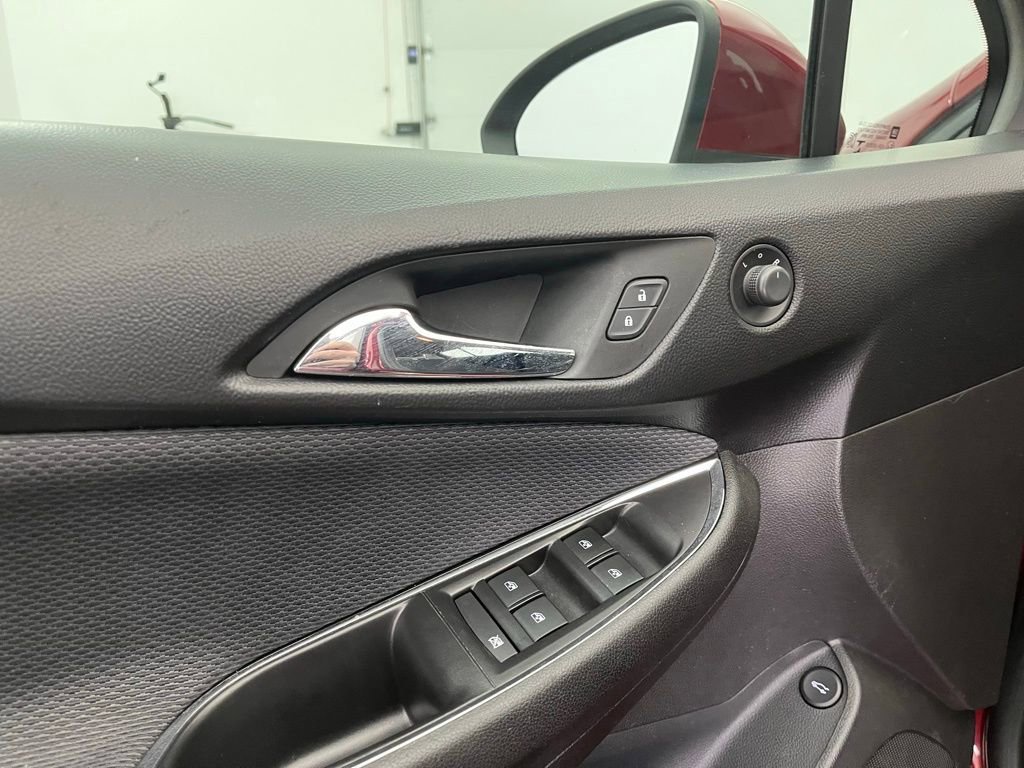 Used 2018 Chevrolet Cruze LT w/ Convenience Package image 16