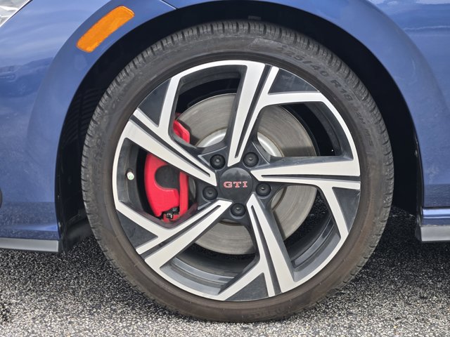 Used 2026 Volkswagen GTI SE FWD image 10
