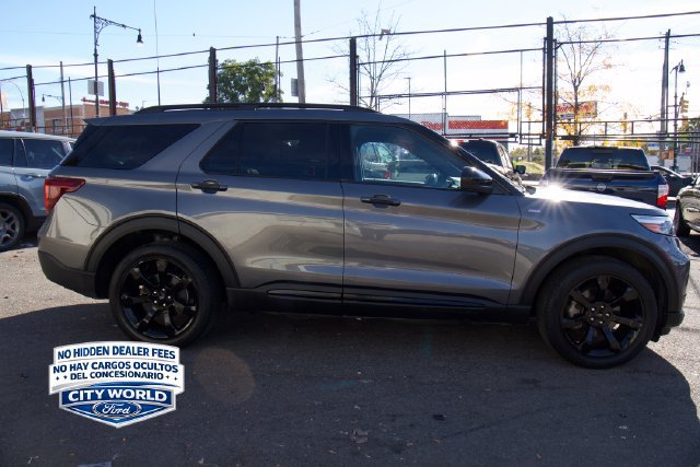 Certified 2023 Ford Explorer ST-Line AWD/4WD image 3