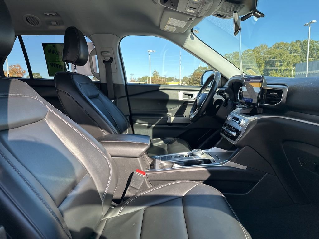Certified 2022 Ford Explorer XLT w/ Equipment Group 202A image 13
