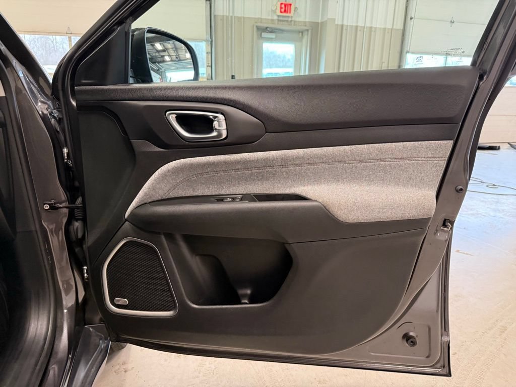 Used 2022 Jeep Compass Latitude w/ Sun and Sound Group AWD/4WD image 32