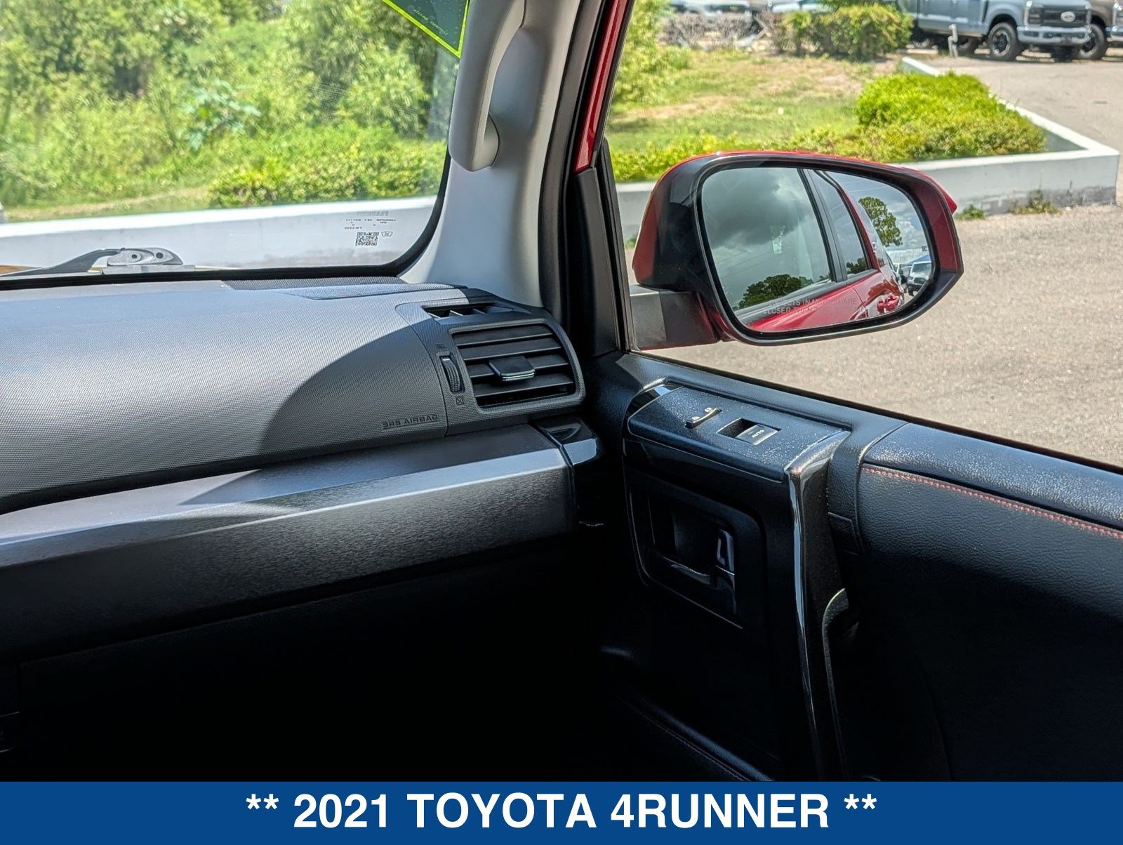 Used 2021 Toyota 4Runner TRD Off-Road Premium w/ Moonroof Package AWD/4WD image 17