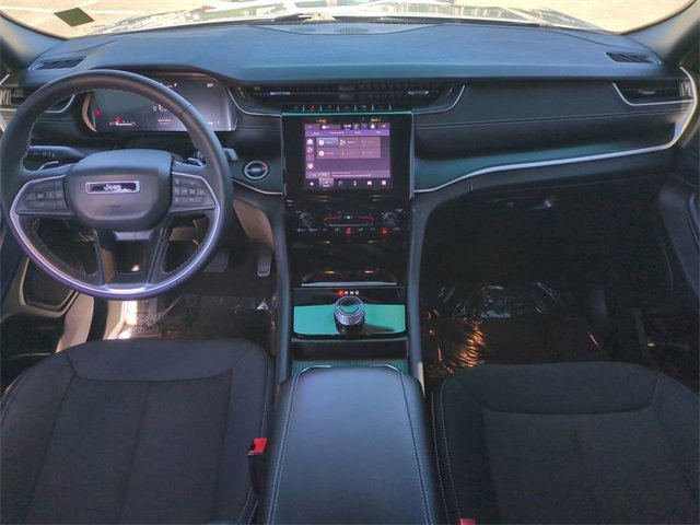 Used 2025 Jeep Grand Cherokee Laredo X image 15