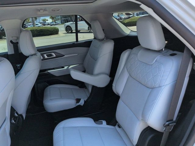 Certified 2025 Ford Explorer Platinum w/ Ultimate Package AWD/4WD image 14