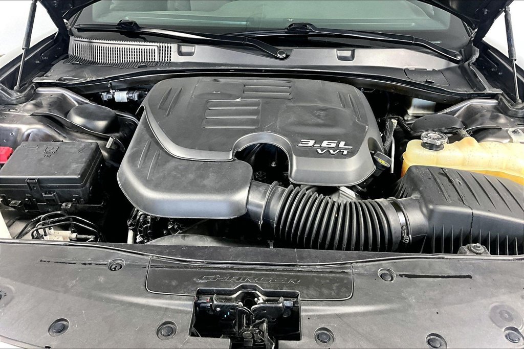 Used 2020 Dodge Charger SXT RWD image 9