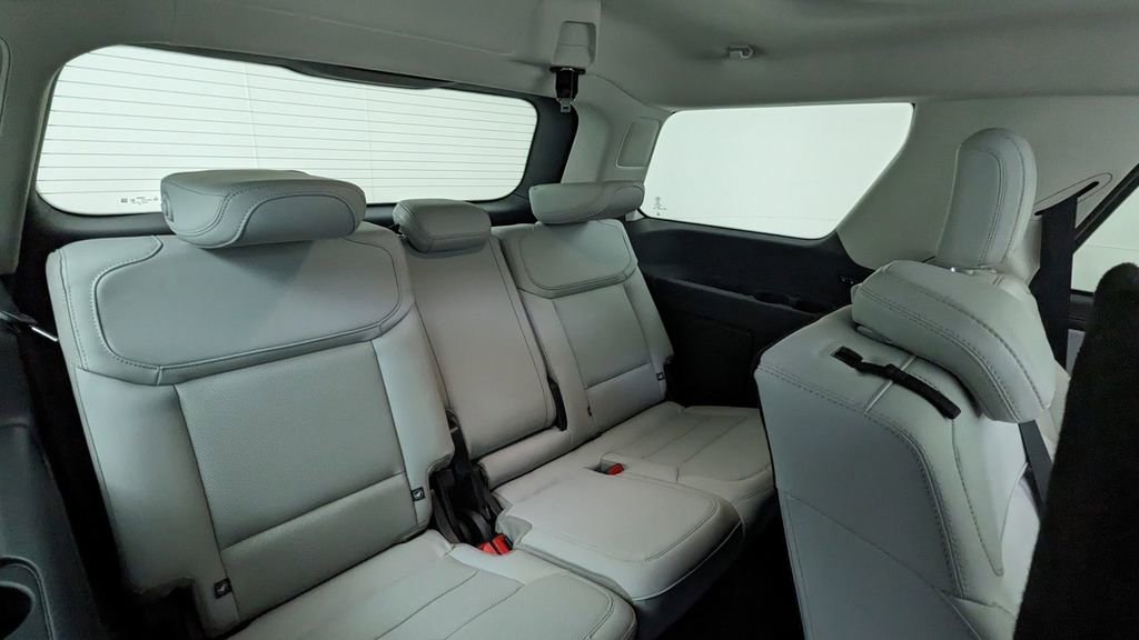 Certified 2025 Ford Expedition Platinum image 39