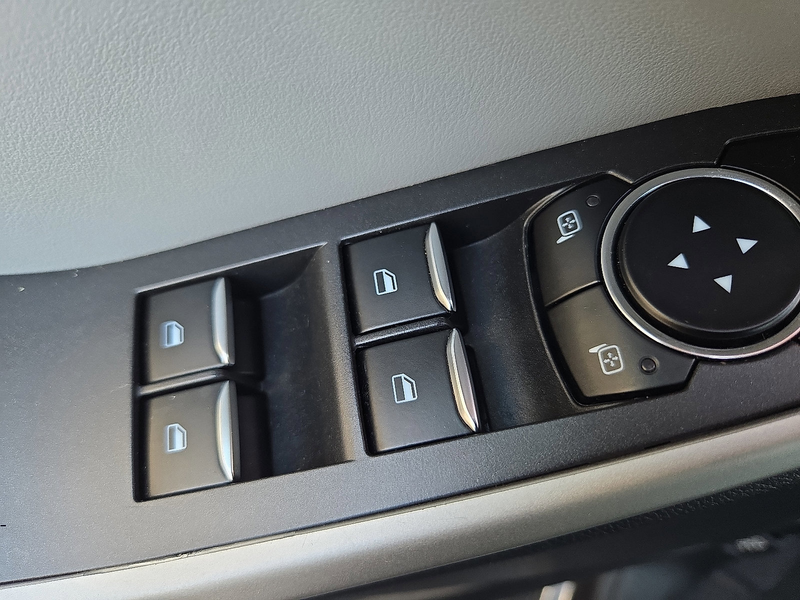 Certified 2022 Ford Explorer XLT w/ Equipment Group 202A image 10