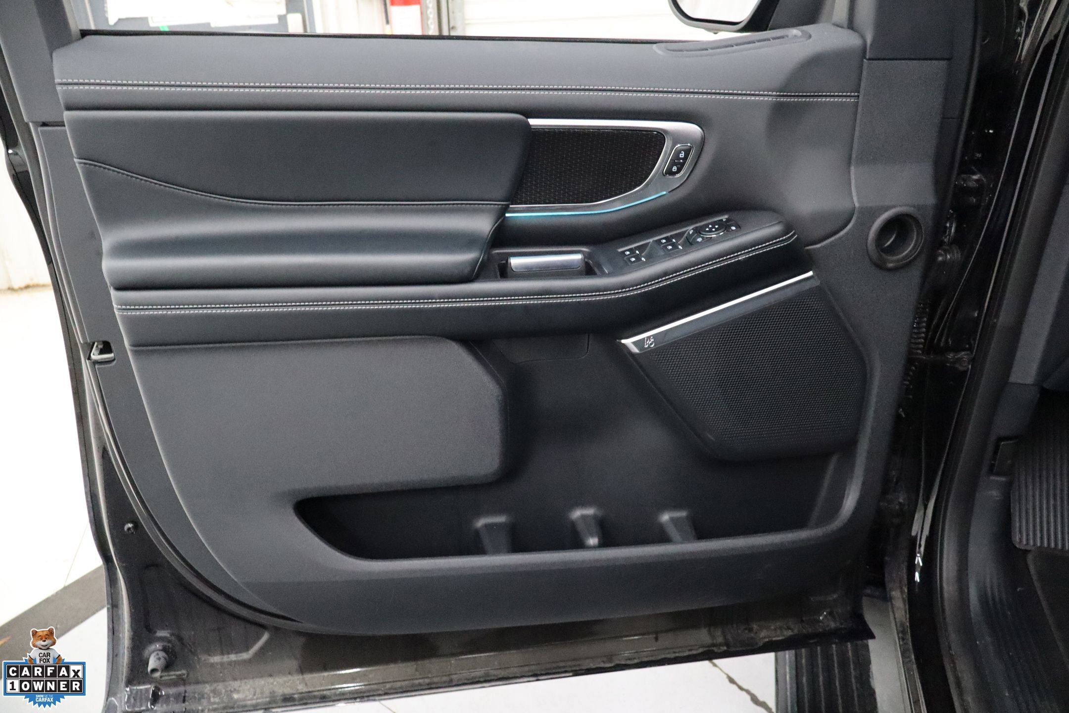 Certified 2025 Ford Expedition Platinum w/ Stealth Performance Package AWD/4WD image 14