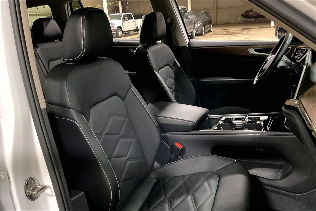 Used 2025 Volkswagen Atlas SE AWD/4WD image 7