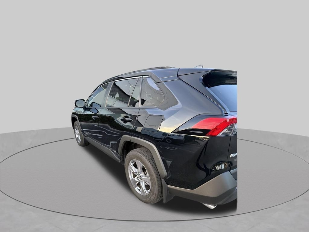 Used 2025 Toyota RAV4 XLE AWD/4WD image 4