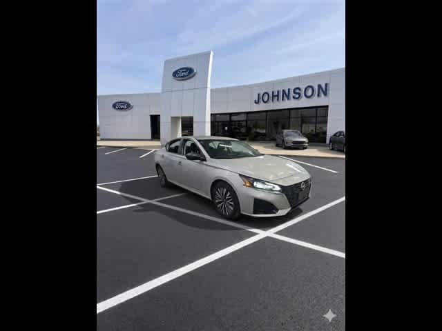 Used 2024 Nissan Altima 2.5 SV FWD image 3