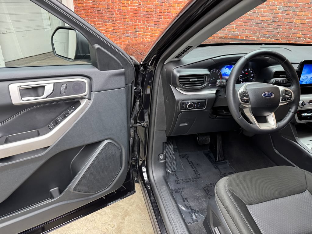 Certified 2024 Ford Explorer XLT AWD/4WD image 8