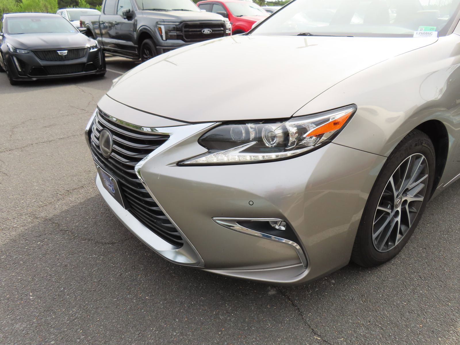 Used 2017 Lexus ES 350 w/ Luxury Package FWD image 2