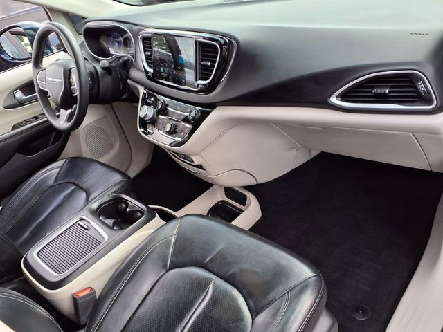 Used 2022 Chrysler Pacifica Touring-L FWD image 25