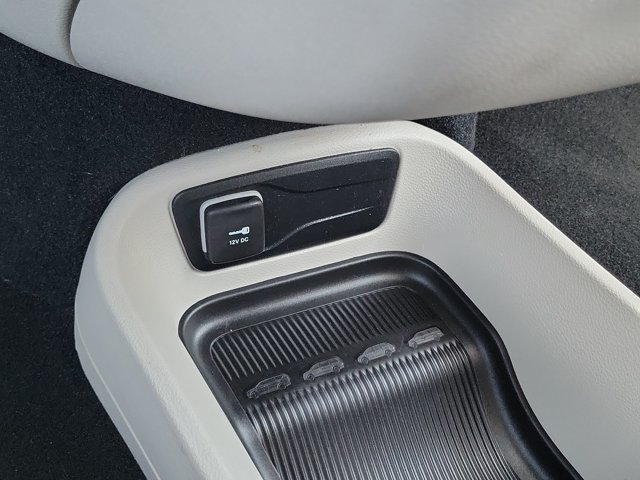 Used 2024 Chrysler Pacifica Touring-L FWD image 28