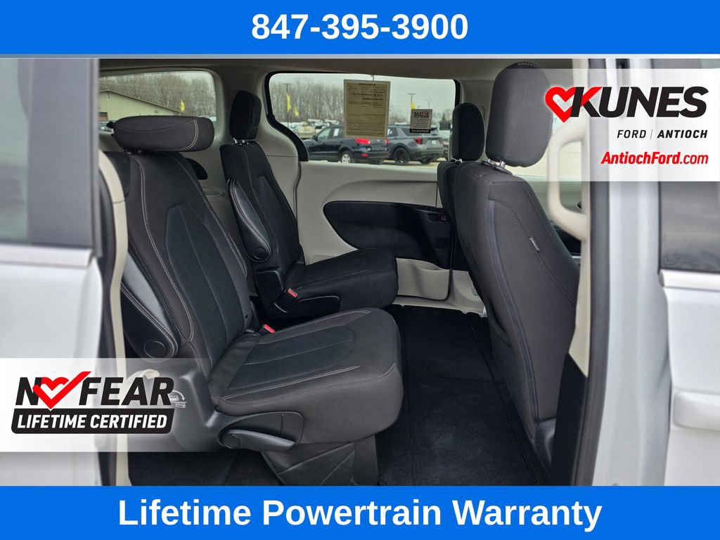 Used 2022 Chrysler Voyager LX FWD image 31