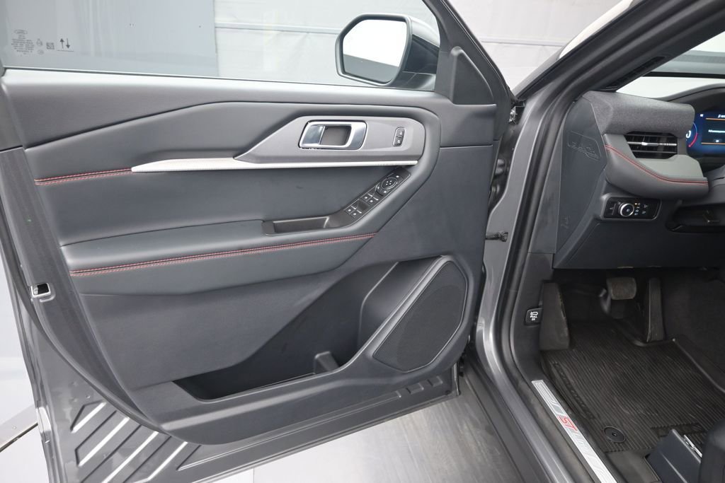 Certified 2025 Ford Explorer ST-Line RWD image 17