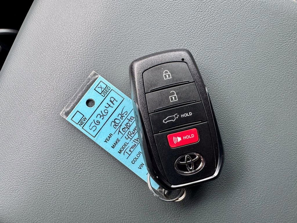 Used 2025 Toyota 4Runner Trailhunter image 37