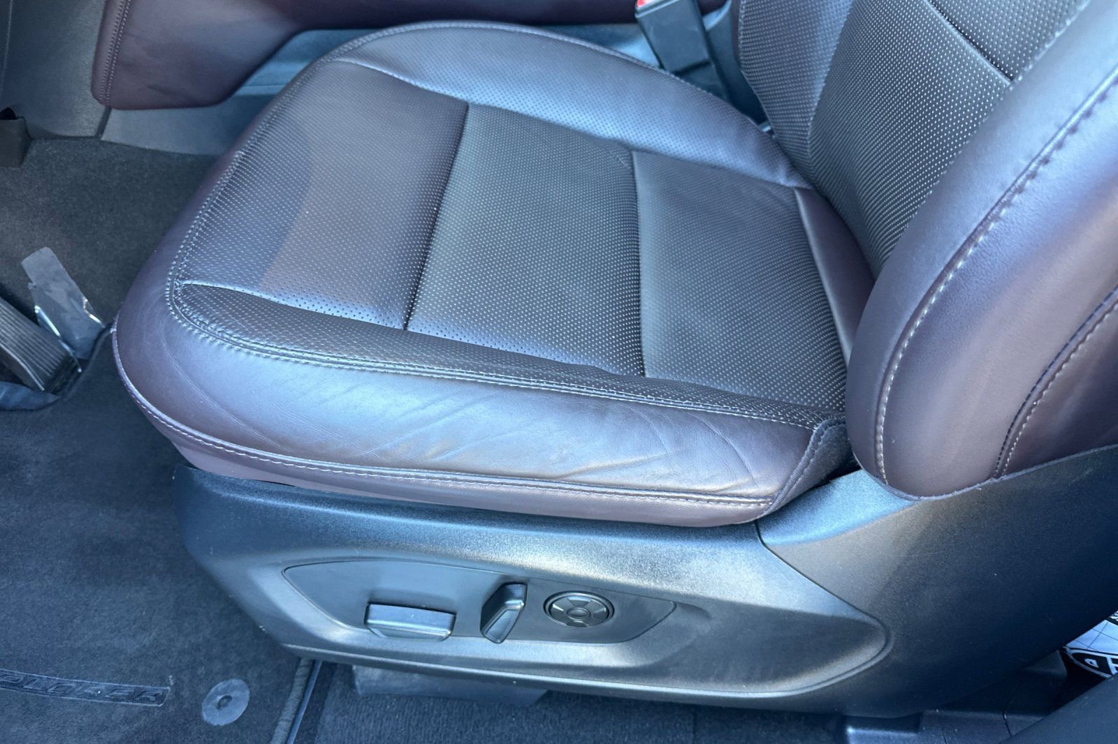 Certified 2025 Ford Explorer Platinum w/ LUX Leather Package AWD/4WD image 13