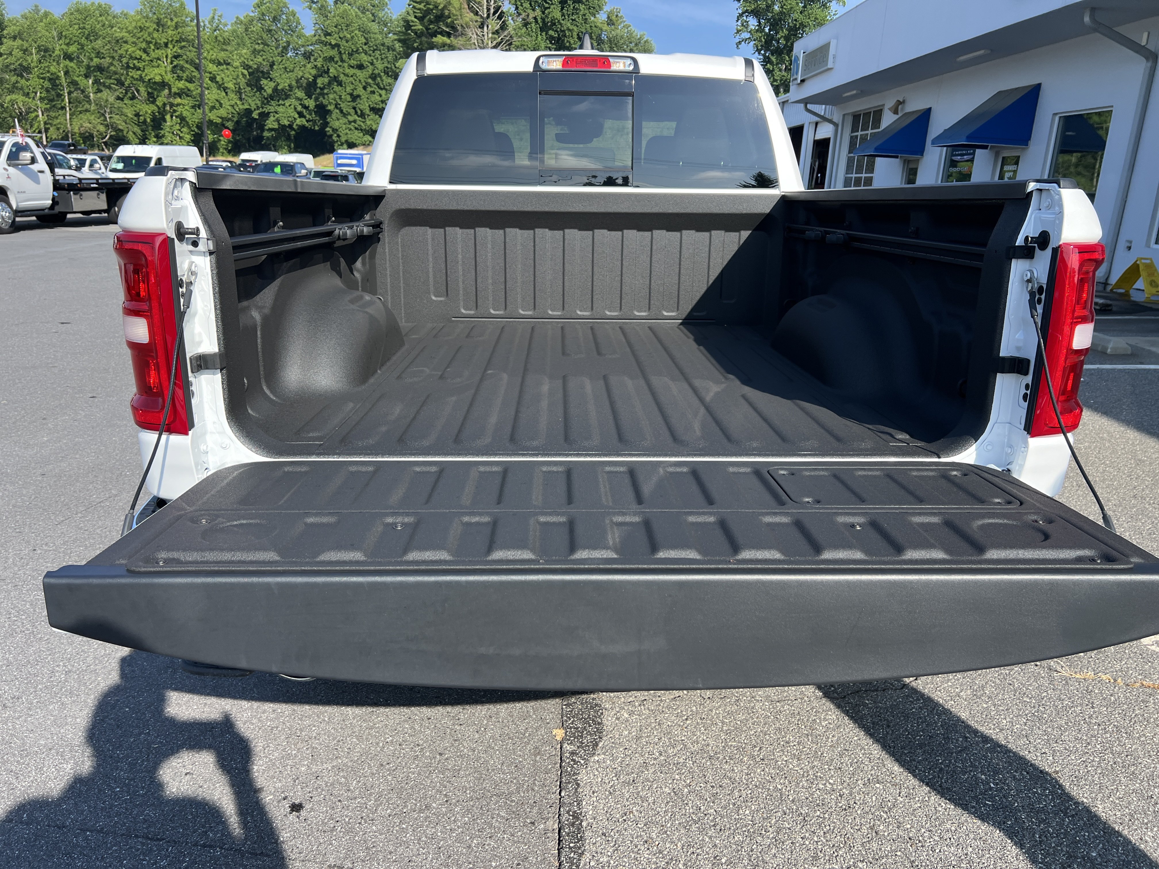 Used 2025 RAM 1500 Laramie AWD/4WD image 10