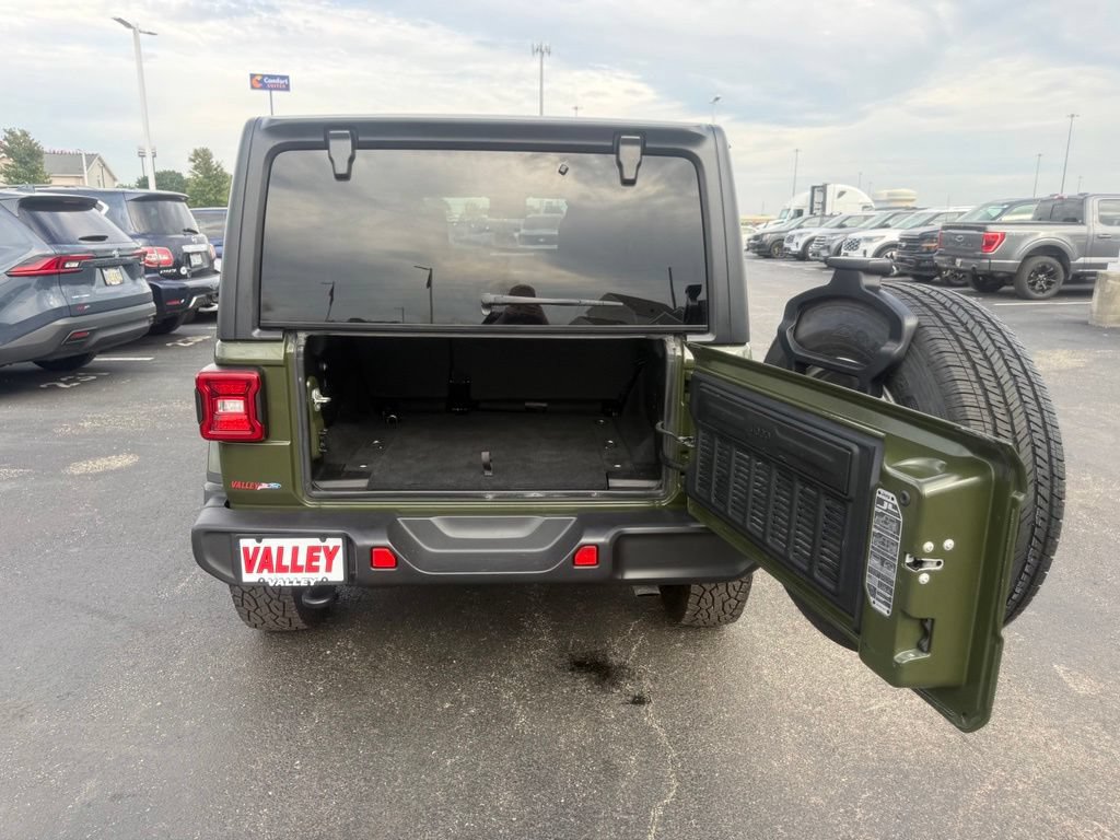 Used 2024 Jeep Wrangler Unlimited Sahara AWD/4WD image 52
