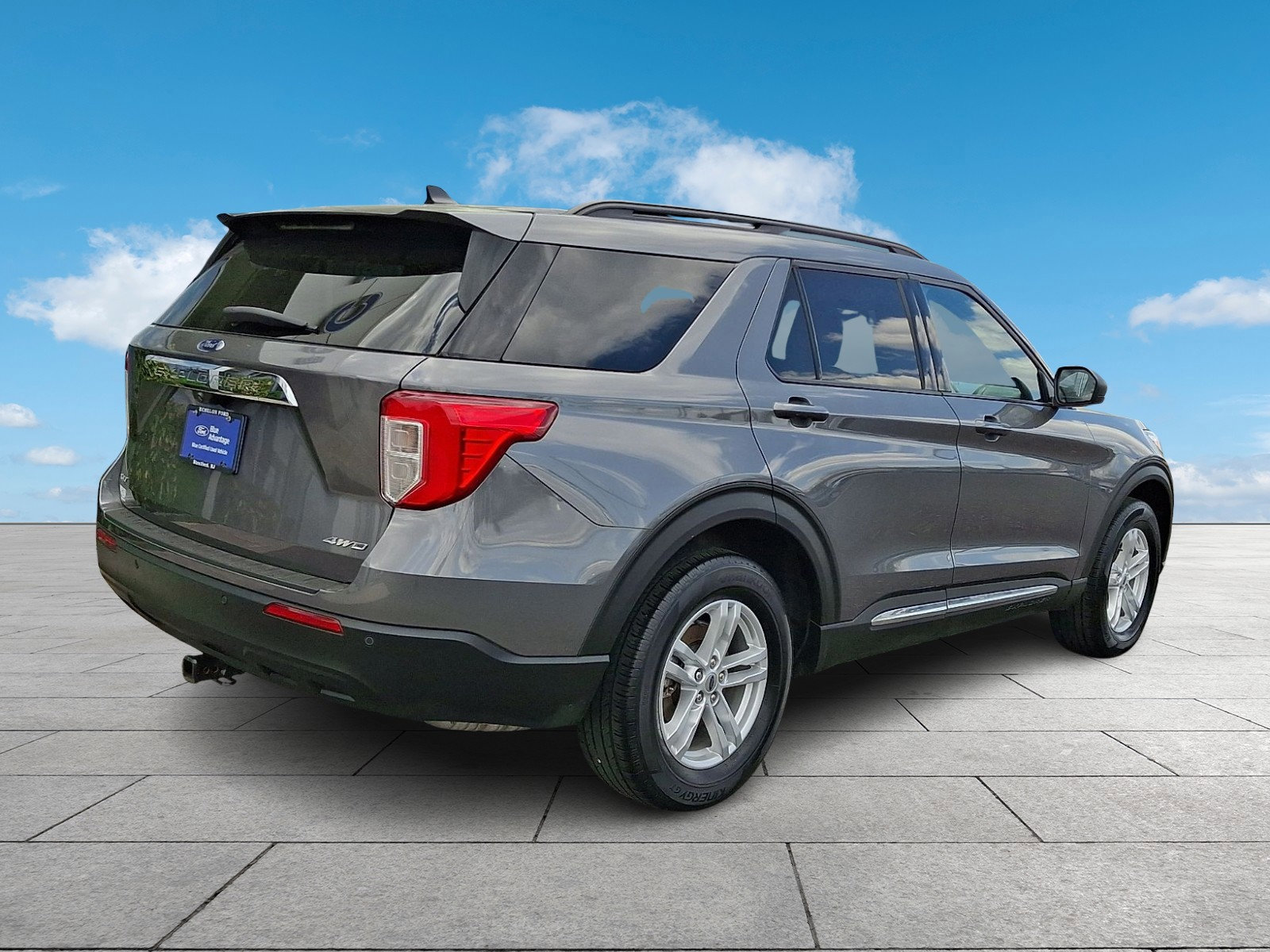 Certified 2023 Ford Explorer XLT image 4