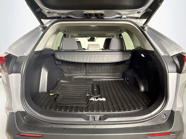 Used 2022 Toyota RAV4 XLE image 24