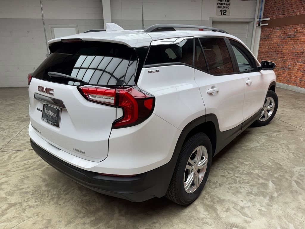 Used 2023 GMC Terrain SLE w/ Driver Convenience Package AWD/4WD image 4