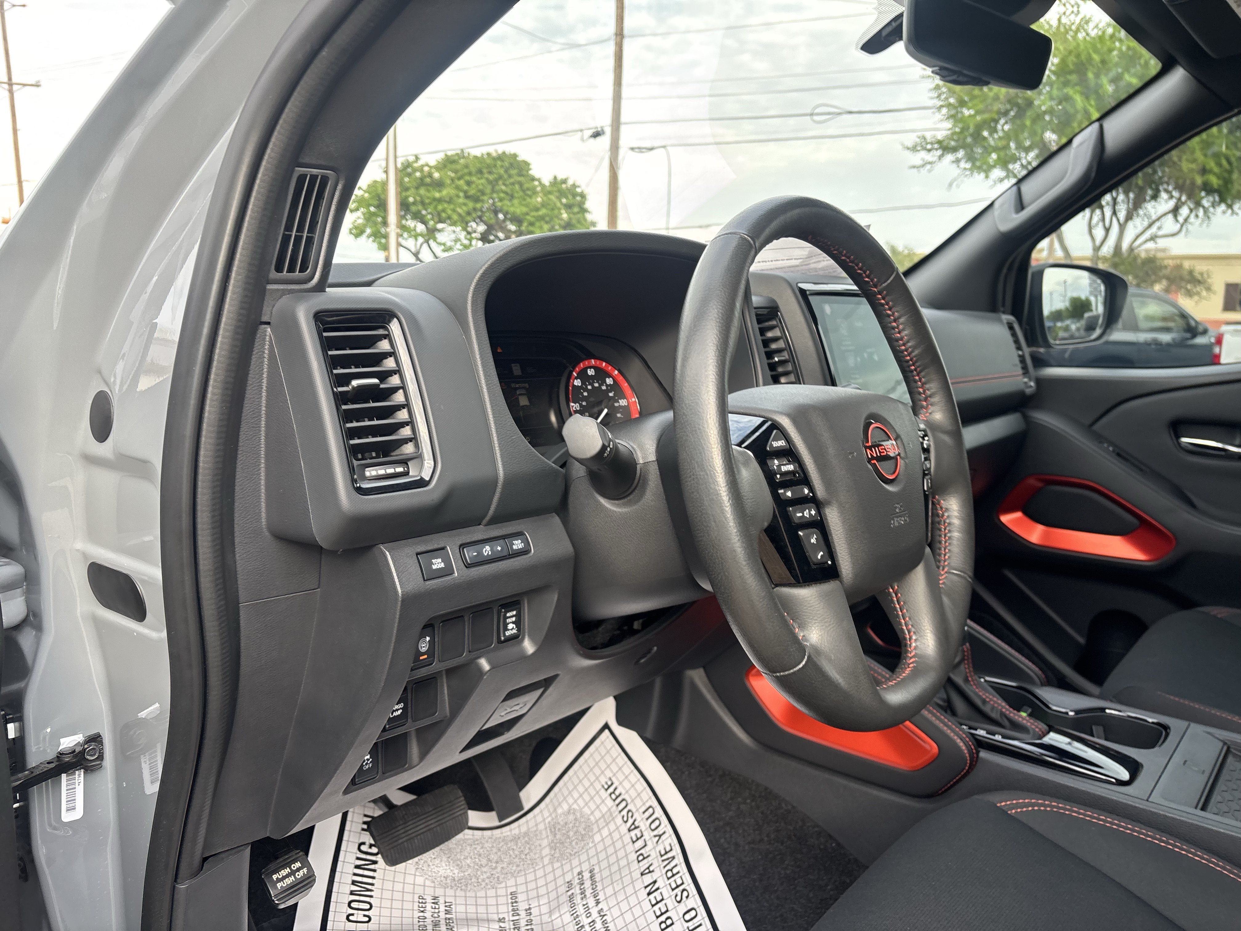 Used 2022 Nissan Frontier Pro-X RWD image 12